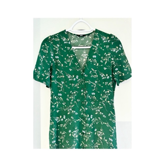 💚 Beautiful Uniqlo Dress 💚 - Picture 3 of 5